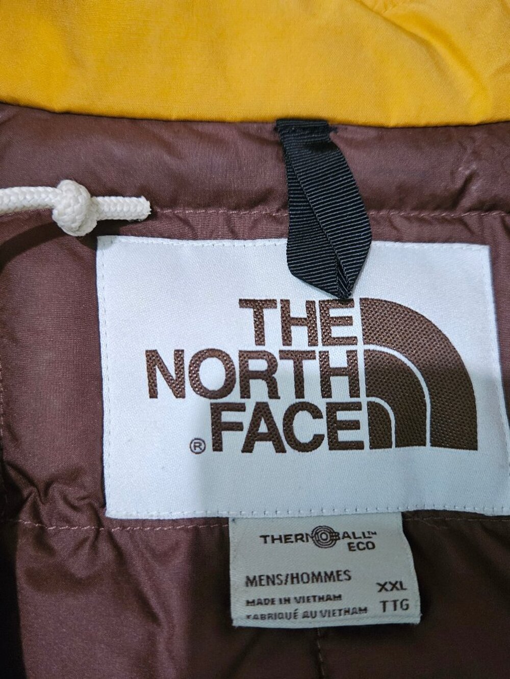 The North Face Winter Men's Jacket and Coat with hood. - Picture 8 of 8
